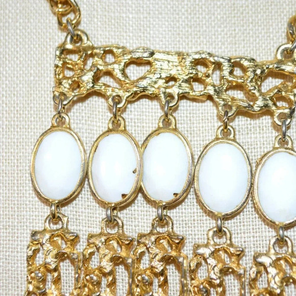 Etruscan Style White Lucite Gold Tone Bar Tassel - Picture 5 of 8